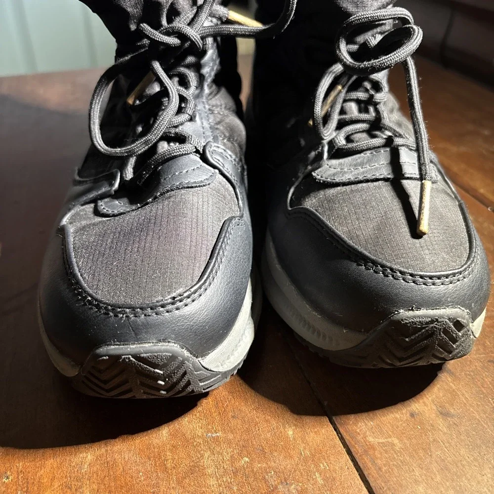 Eddie Bauer Women's Balasana‎ Quilted Upper Lightweight Winter Boot Size 8